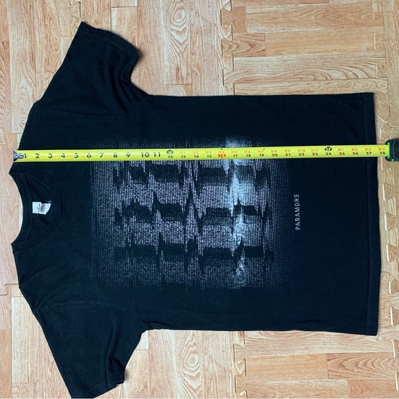 Paramore T-Shirt Size Medium Star-Tee Apparel Band Static Graphic Monuments Rare - Picture 6 of 8